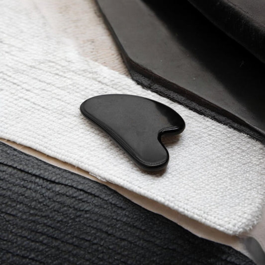 Die Wirkung von Gua Sha (in Verbindung mit wertvollen Seren und dem Glow up facial oil